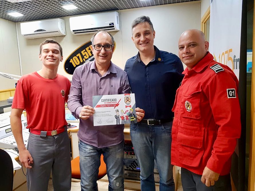 Rádio 107 é homenageada pelos Bombeiros Voluntários de Joinville
